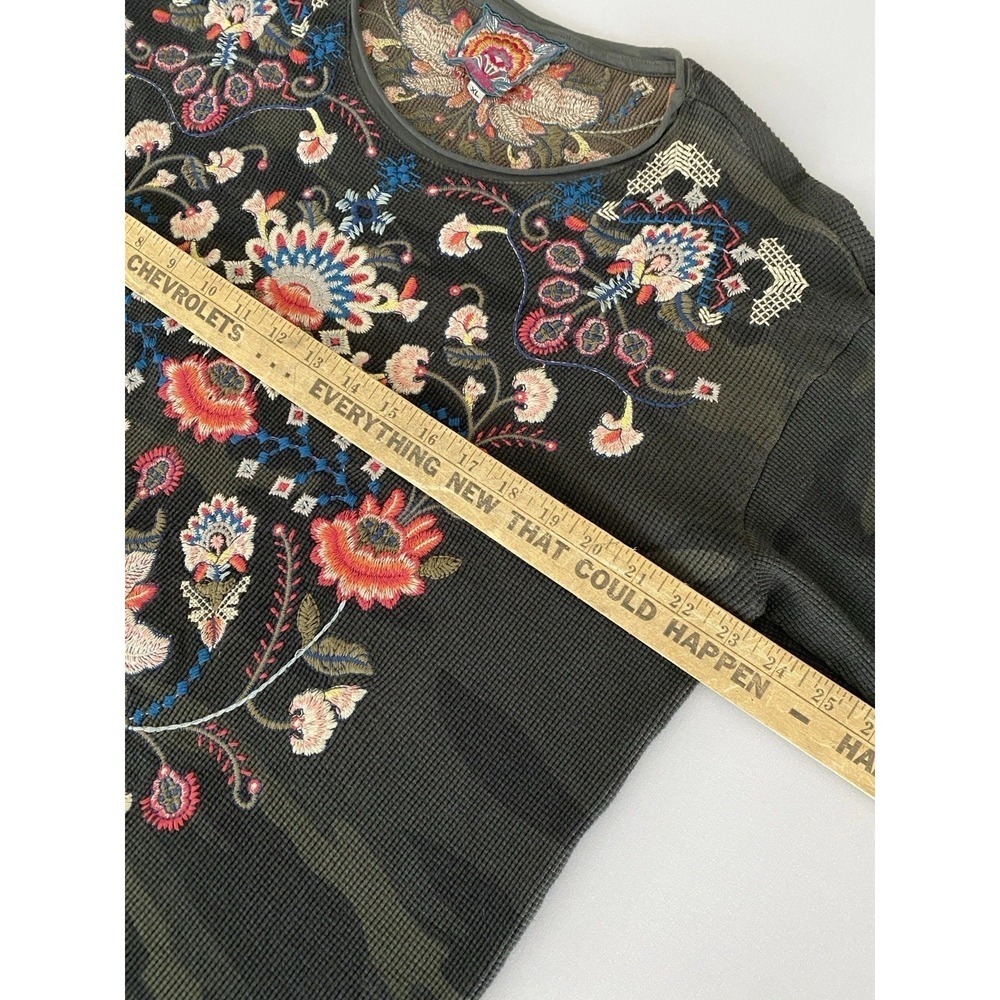 Johnny Was Floral Embroidered Camo Waffle Thermal Top Boho Cottagecore XL - Picture 9 of 15